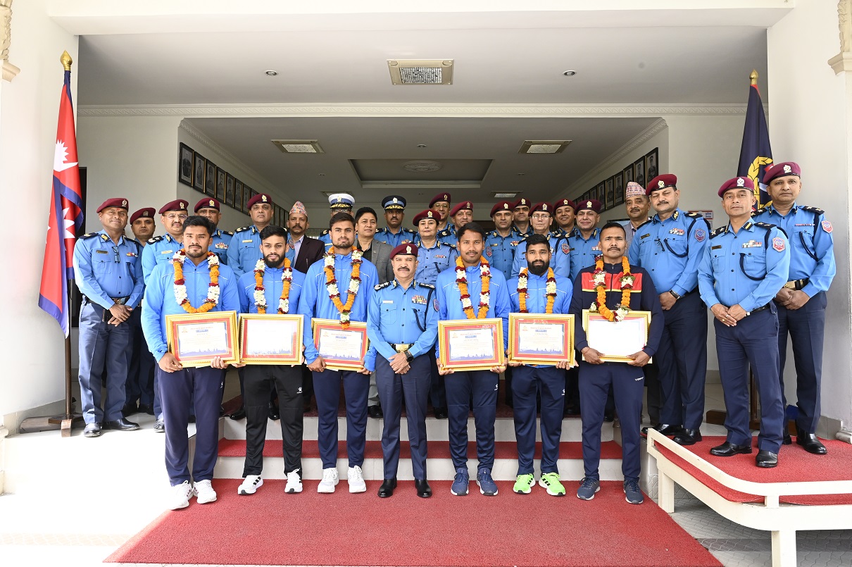 एसीसी प्रिमियर कपमा उत्कृष्ट खेल प्रदर्शन गर्न सफल नेपाल प्रहरीका क्रिकेट खेलाडीहरू सम्मानित