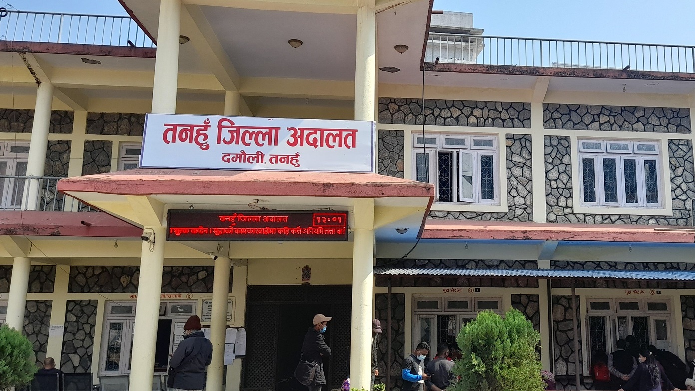 छोरीलाई विष खुवाइ आत्महत्या गर्ने आमालाई हत्या आरोपमा ३ वर्ष कैद