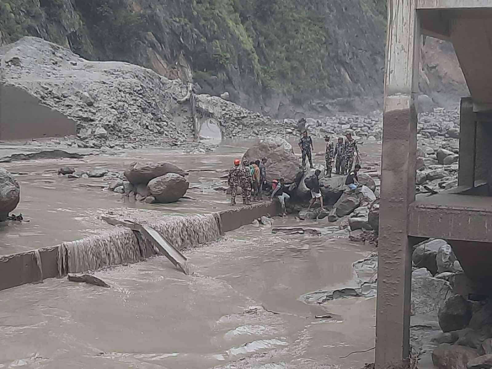रसुवा बाढीमा बेपत्ता हुने १८ जना व्यक्तिहरुको नामा पहिचान (नामावली)