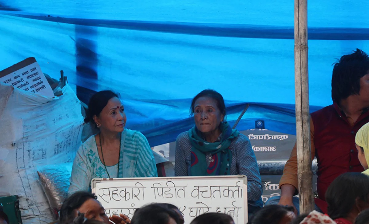 वरिष्ठ अभिनेत्रीद्धय बसुन्धरा भुषाल र चैत्यदेवी सिंह सिभिल सेभिङ एण्ड क्रेडिट सहकारी संस्थाबाट पीडित