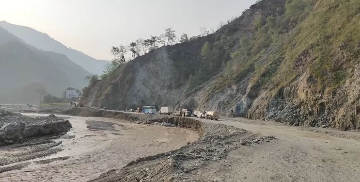 १५ घण्टापछि पुनः सञ्चालनमा आयो बीपी राजमार्ग