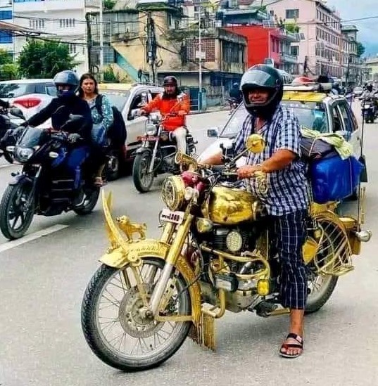 सामाजिक सञ्जालमा भाइरल बनेको सुनको बुलेट मोटरसाइकल