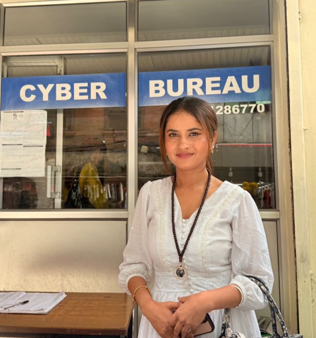गायिका एलिना चौहानलाई सामाजिक सञ्जालमा गालिगलौज गर्ने एक युवक पक्राउ