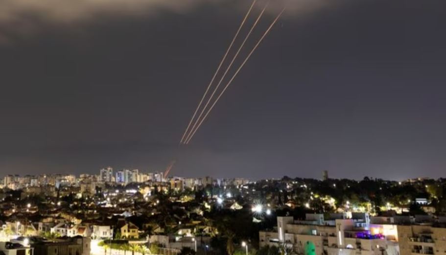 इरानद्वारा इजरायलमा दर्जनौँ ड्रोन र क्षेप्यास्त्र आक्रमण
