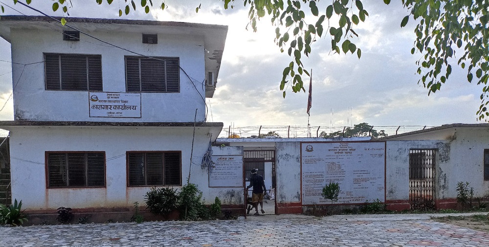 कारागारबाटै कैदी फरार