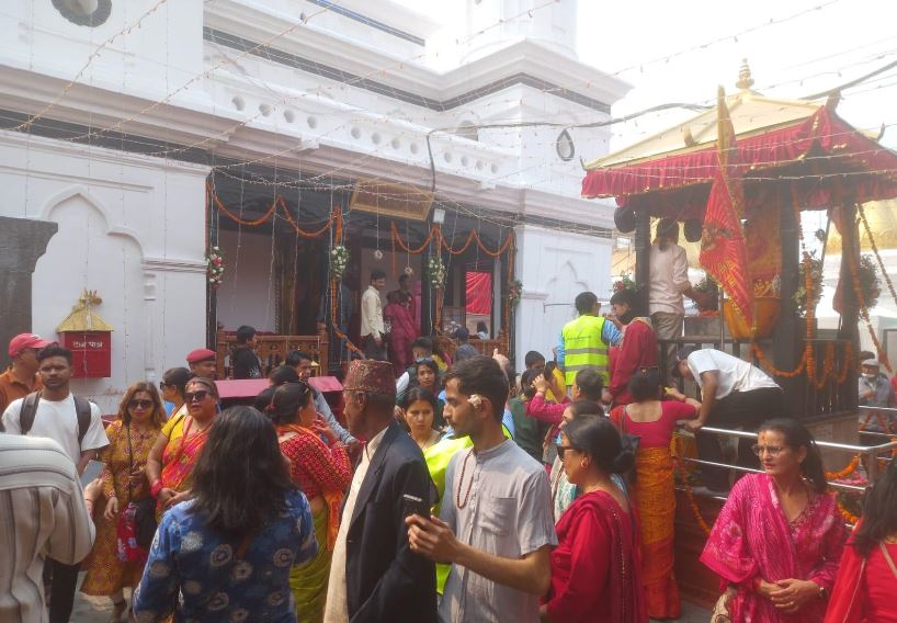 राम मन्दिरमा तीन लाख भक्तद्वारा पूजाअर्चना