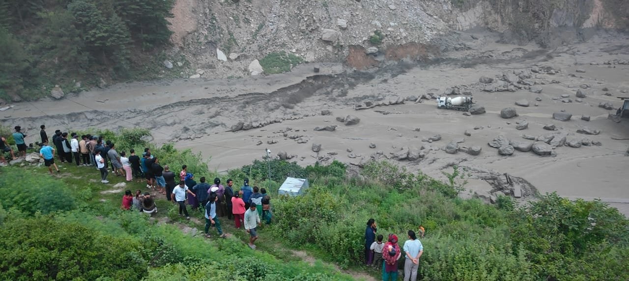 भोटेकोशी नदीमा आएको बाढीका कारण हालसम्म सात जनाको शव फेला, २० जना अझै वेपत्ता