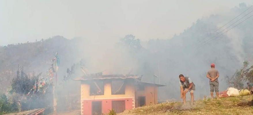 काभ्रेको रोशी गाउँपालिकामा आगलागी, पन्ध्र घर जलेर नष्ट