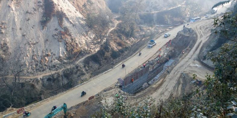 वर्षासँगै सूर्यविनायक साँगा सडक एकतर्फी सञ्चालन