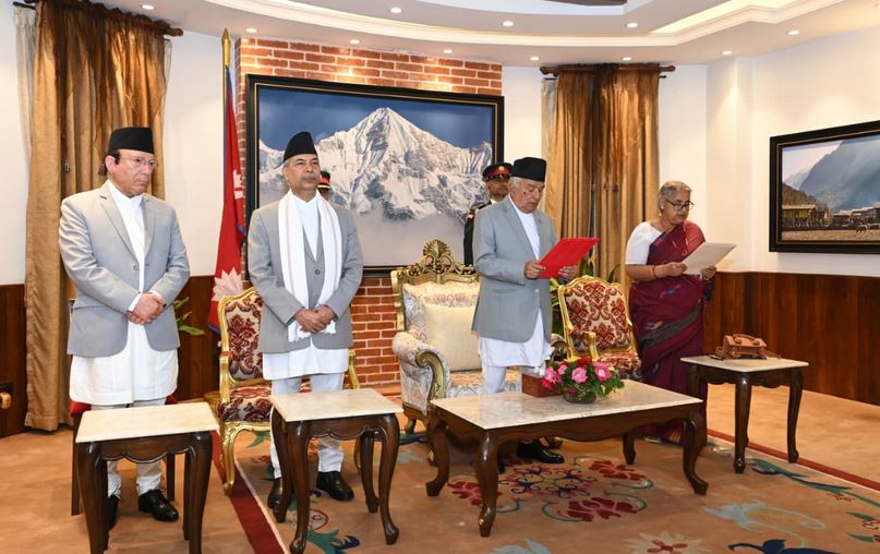 नवनियुक्त प्रधानमन्त्री कार्कीले लिइन् शपथ