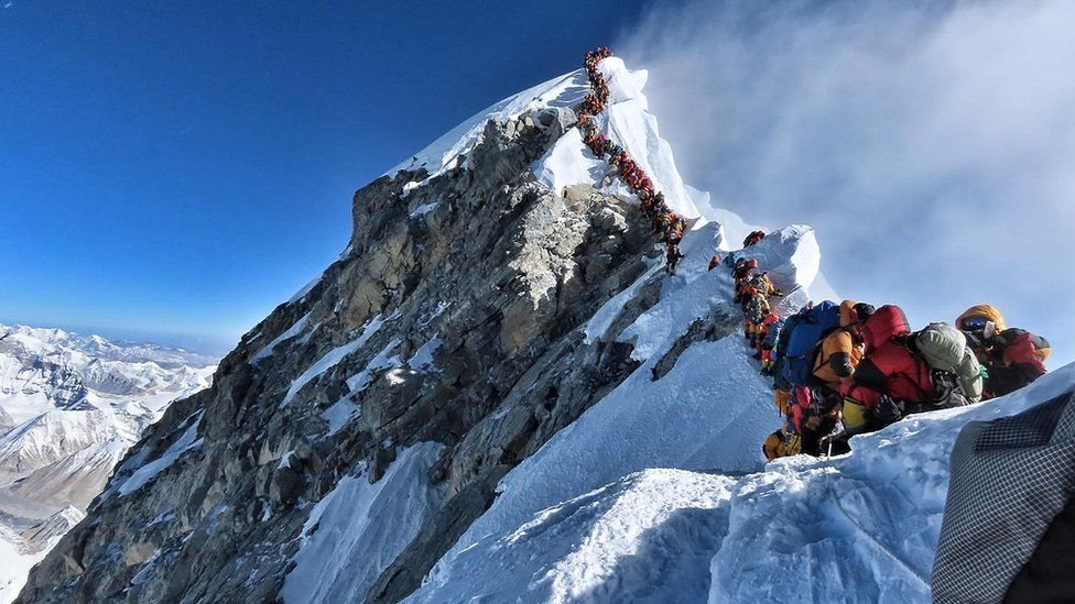 सगरमाथा आरोहण गर्ने क्रममा ४ दिनमा ६ जनाले ज्यान गुमाए