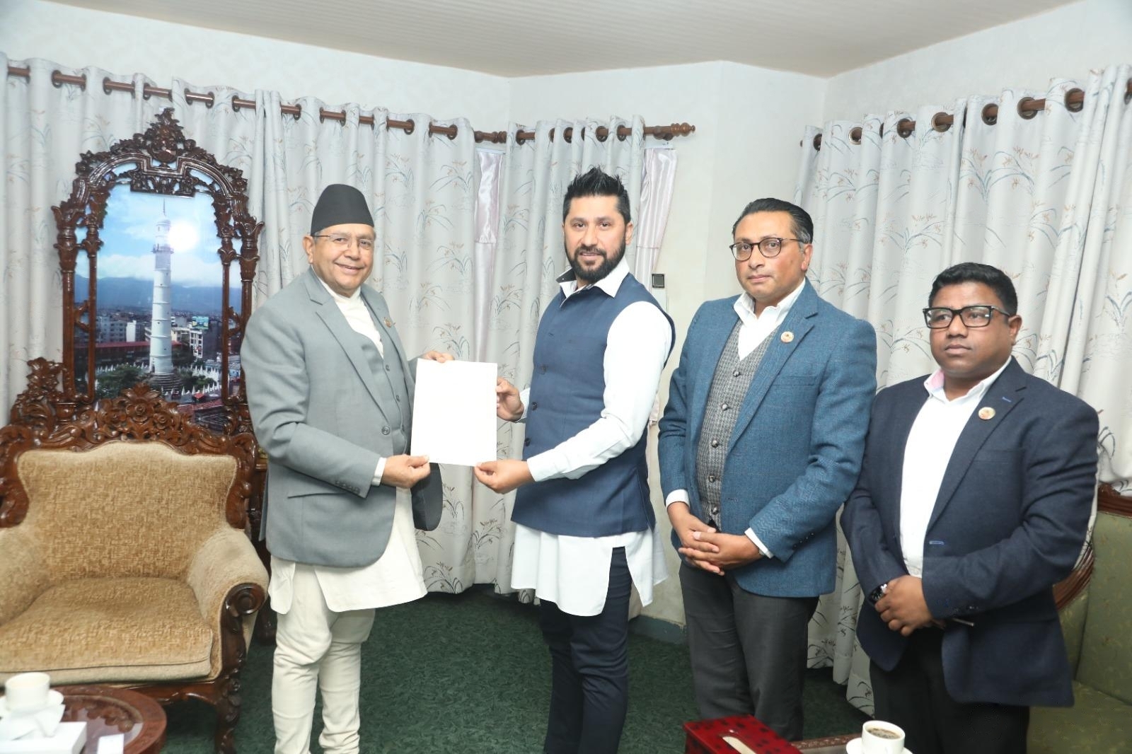 सभामुख भेट्न सिंहदरबार पुगे रवि लामिछाने, निलम्बन फुकुवा गरिदिन निवेदन