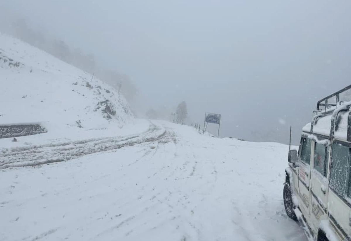 ढोरपाटनमा हिमपातहुँदा जनजीवन प्रभावित