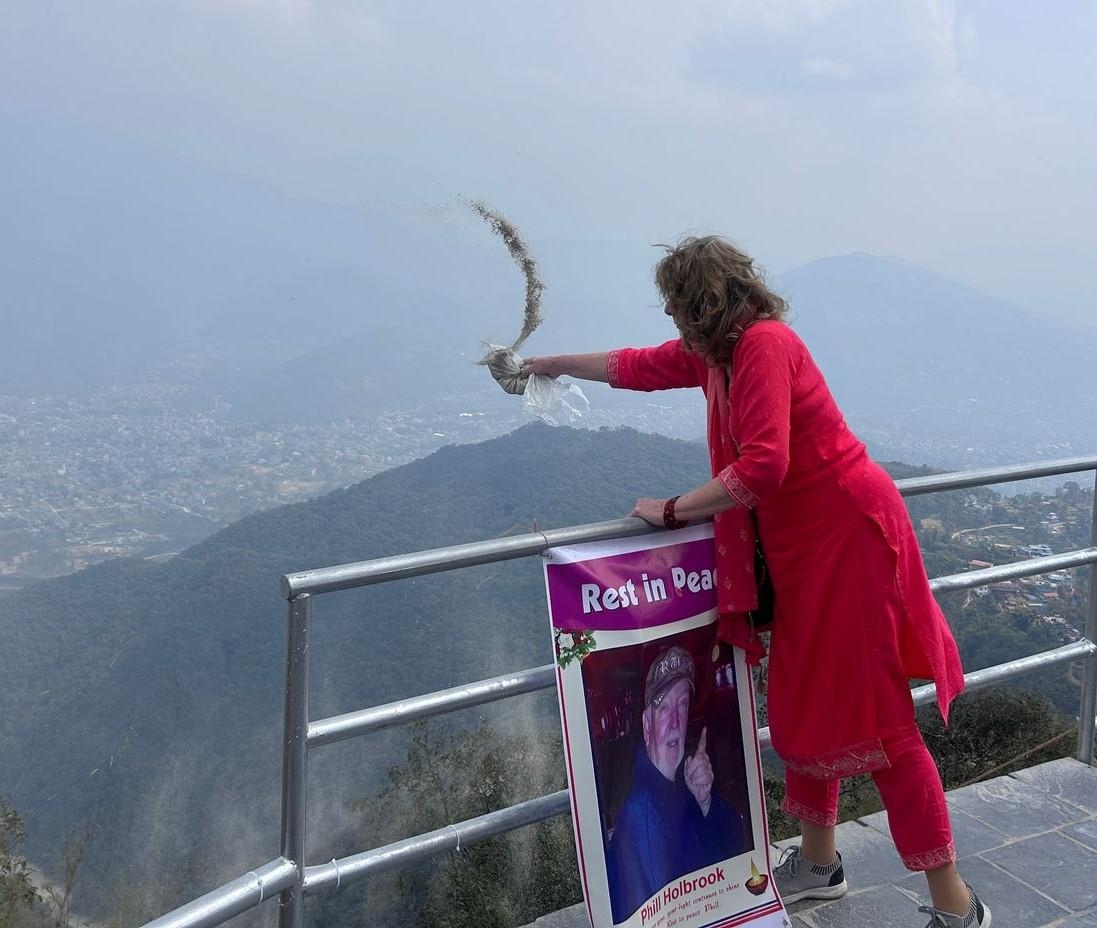 जब श्रीमानको अस्तु बोकेर पोखरा आउनुभयो लोरेटा...