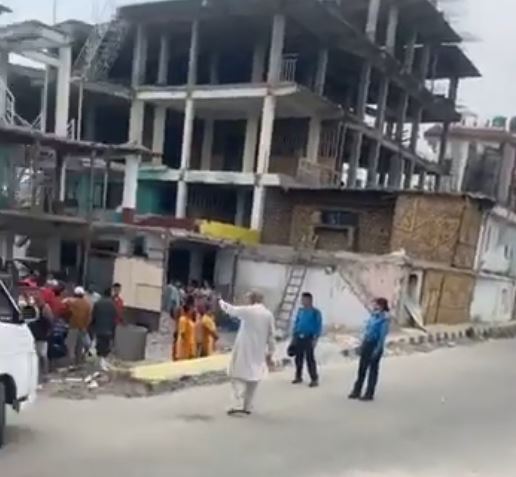 टोखामा गोली चल्याे,  दुई भारतिय नागरिक घाइते