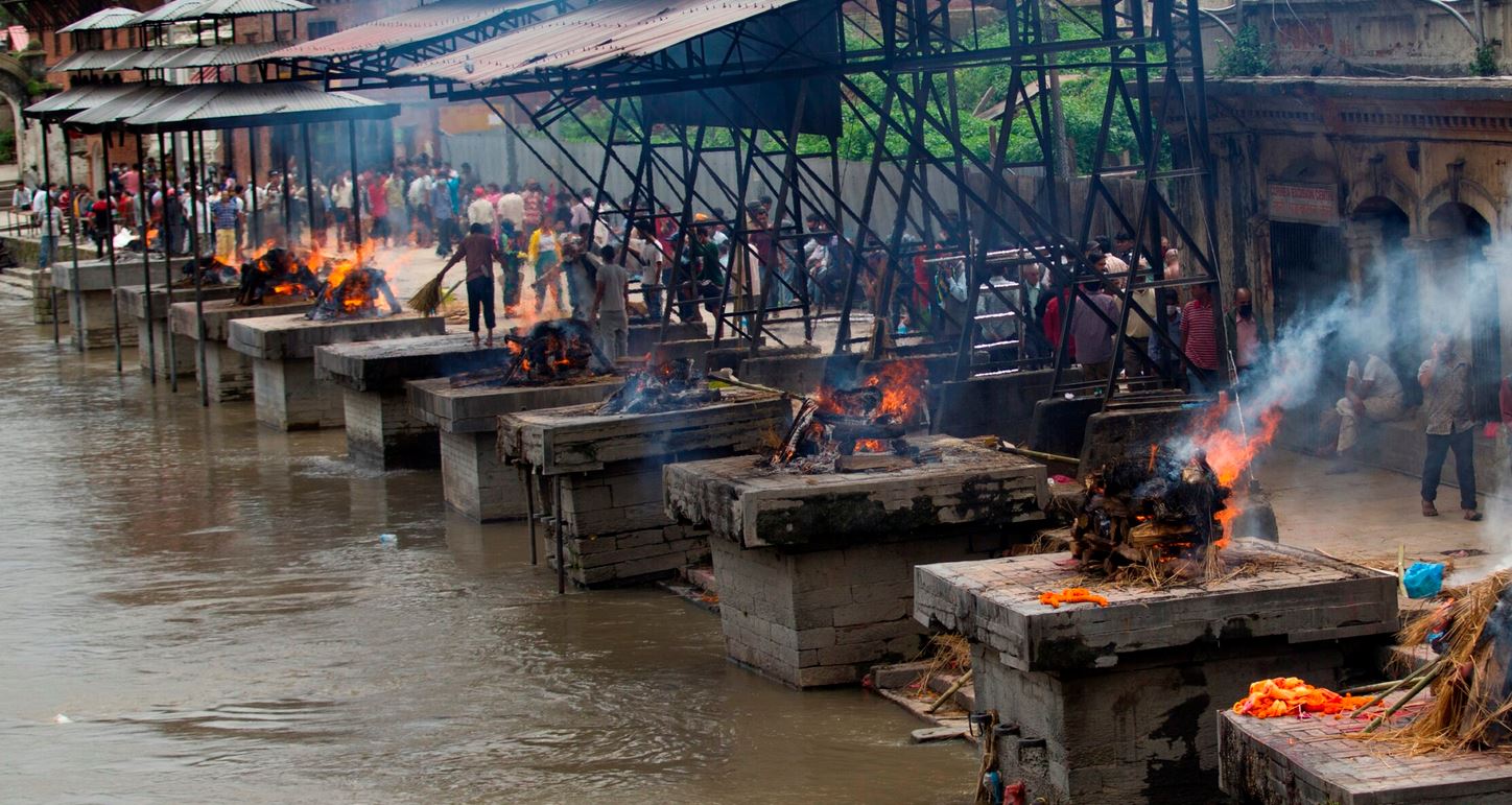पशुपति आर्यघाटमा जलाउँदै गरेको शवबाट चोरी भएको अंग खरिद गरेको आरोपमा दुईजना पक्राउ